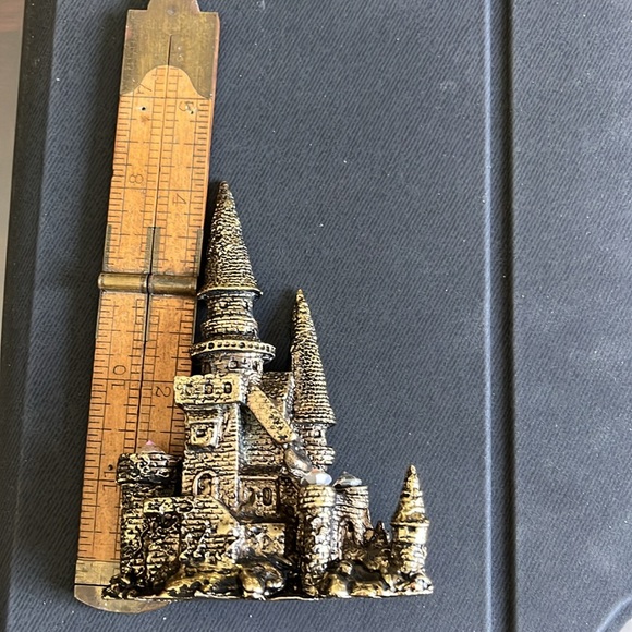 π° Fantasy Castle with Crystals. Approx 4 inches tall. Excellent condition - Picture 8 of 8